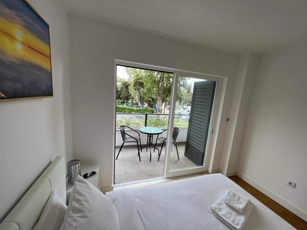 Oieras Beach Suite 2 - Large Double Room With En-Suite Bathroom And Balcony 奥埃拉斯 外观 照片